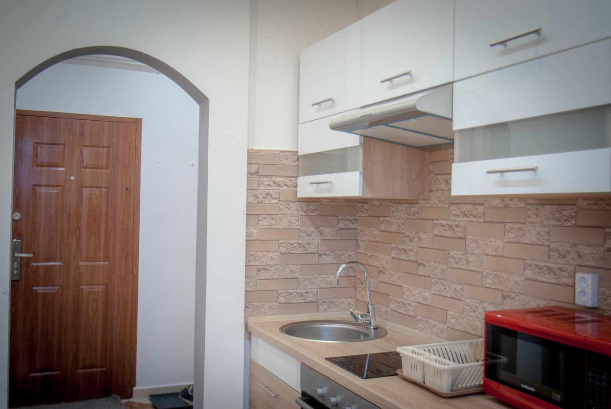 Lovely Central Apartment With Free Parking, Kozponthoz Kozeli 3 Szobas Lakas Győr Exterior foto